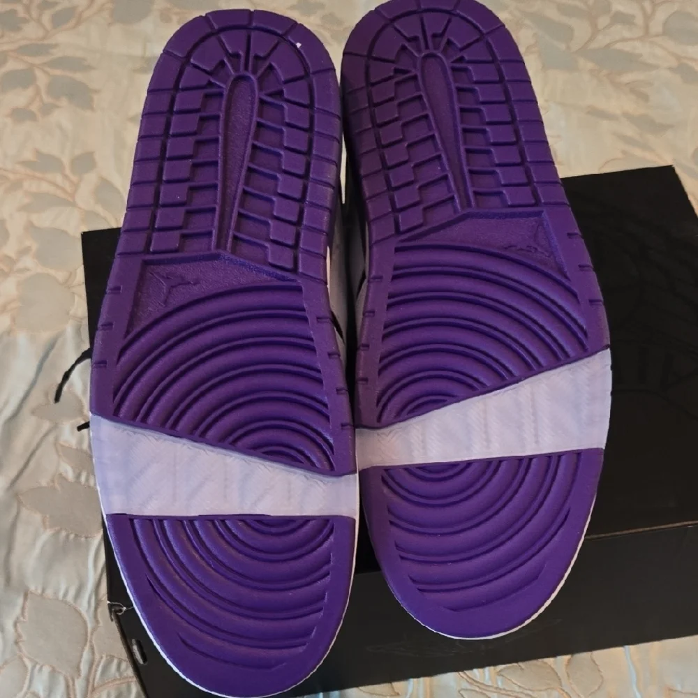 Jordan Athletic Shoes Black and Purple - Picture 7 of 10